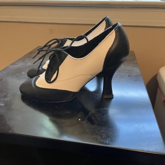 High Heel Black and White Tap Shoes - 3.5 big girls - Picture 2 of 5